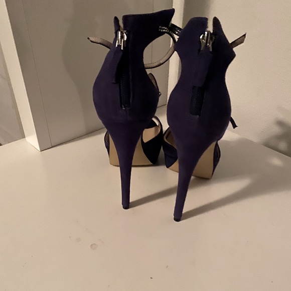 Guess Suede Strappy Platforms with Crystals  NWOT - Picture 4 of 5